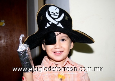 20052008
Diego Fuentes Castañeda celebró sus tres añitos vestido como un intrépido pirata.