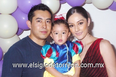 22052008
Valentina Castro Velasco cumplió dos añitos, y sus padres Ariel y Mariel Castro la festejaron