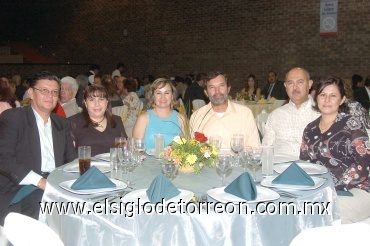 21052008
Armando Limón, Nelly de Limón, Nora de Valdemar, Miguel Valdemar, Angélica y José Luis Torres.