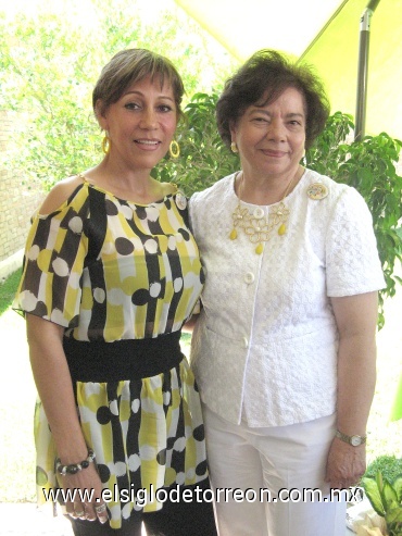 23052008
Rosy Torres y Corine de Villarreal, en el cambio de mesa directiva de la Asociación de Clubes de Jardinería