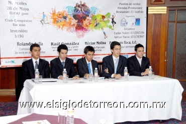 24052008
Carlos Curiel Núñez González, Patrick Oneil, José Luis Bravo, David Curiel y Ángel Díaz Ceballos, miembros de CREEL y organizadores del Séptimo Congreso de Hijos a Padres