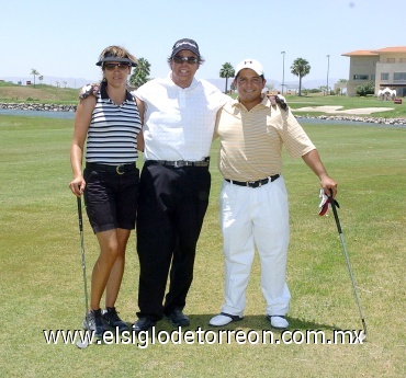 24052008
Claudia Fajer de Treviño, Raúl Treviño y Ángel Nieto