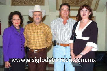 26052008
Bety de Correa, Raúl Correa, Roberto Guerrero y Marcela Dingler.