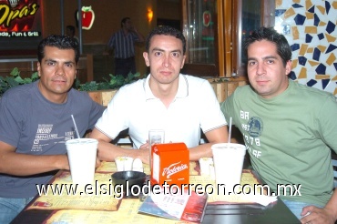 27052008
Mauricio Ramírez, Ernesto Faudoa y Rafael Soto.