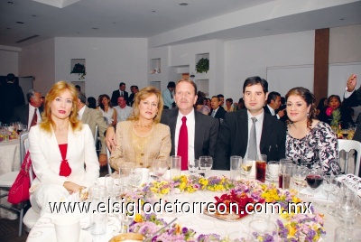 Gina Mora de Alatorre, Alma Mora de Villalobos, Gabriel Villalobos Máynez, Alberto Bazzani y Cristina de Bazzani.