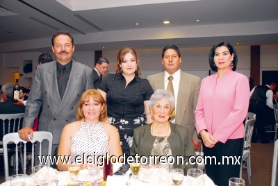 Arturo y Hortensia López, Hortensia de Robles, Tenssy de Cháirez, César Cháirez y Carolina Reza.