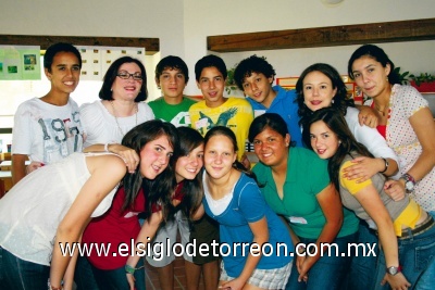 Nesim, Beatriz, Ernesto, Mauricio, Miguel, Alejandra, Maricarmen, Camila, Karla, Marifer y Daniela.