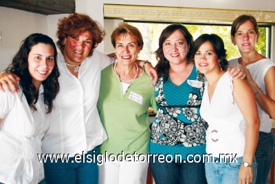 Elena Siller de Lambrou, Rosario G. de Cárdenas, Lupe Arizpe, Borix y Mary González y Laura T. de Braña.