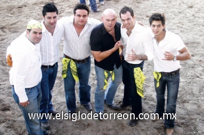 Todo por amistad
Javier Amarante, Luis Gibert, Adrián Ortíz, Pepe Juanmarcos, Roberto Garza y Chava Sánchez.