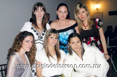 Ivette Cornú de Fernández, María Emilia Jiménez de Madero, Karla Zúñiga de Rosales, Valeria Muñoz Valdés, Nadia Giacomán Zarzar y Daniela Murra de Cuellar.