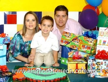 03062008
Daniel celebró su tercer cumpleaños con una fiesta, organizada por sus papás Alexandra Roca de Ramos y Daniel Ramos Todd.