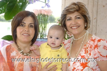 07062008
Ana Tere Martínez de García, Alicia Esquivel de Cárdenas y el pequeño José Cárdenas García