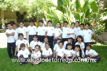 09062008
Fernando Chávez Cruz celebró su cumpleaños acompañado de sus compañeros de colegio.