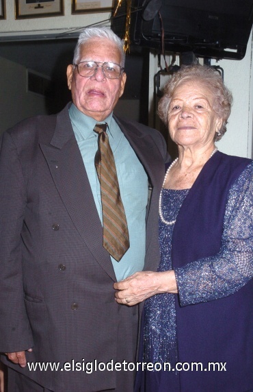 23062008
Cecilio Ceniceros y Sarita Hernández de Ceniceros festejaron 60 años de matrimonio el pasado 14 de junio.