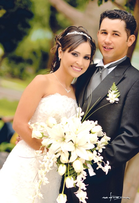 Ing. Juan Antonio Urbina Herrera  e Ing. Claudia Esther Ríos Pedroza recibieron la bendición nupcial en la parroquia de San Pedro Apóstol el viernes 16 de mayo de 2008.

Estudio Carlos Maqueda