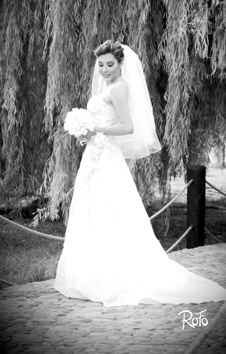 Srita. Claudia Leticia Robles Guillén el día de su enlace matrimonial con el Sr. Rafael Martínez Medina.

Rofo Fotografía