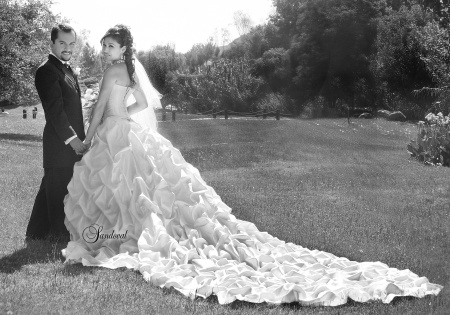 Ing. Alejandro Ramírez Flores y Srita. Joana de la Mora Guzmán contrajeron matrimonio en la parroquia del Sagrado Corazón de Jesús, el sábado siete de junio de 2008. 

Sandoval Fotografía