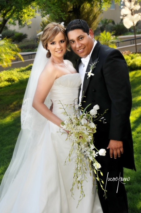 Sr. Ricardo Reynosa Monroy y Srita. Karla A. Siller López recibieron la bendición nupcial en la parroquia de  a Encarnación el sábado 24 de mayo de 2008.

Estudio Lucero Kanno