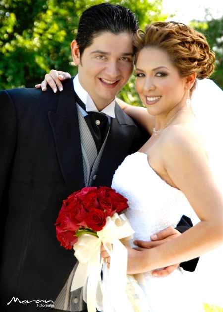 Lic. Jorge Assaff Medina y Srita. Marisela Hernández Cano recibieron la bendición nupcial en la parroquia de La Sagrada Familia el sábado 24 de mayo de 2008.

Estudio Morán