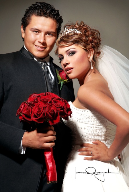 Sr. Luis Enoc Ballesteros Rosales y Srita. Shaila Rodríguez Nava contrajeron matrimonio, el sábado 24 de mayo en el Casino Los Ángeles.

Estudio Laura Grageda