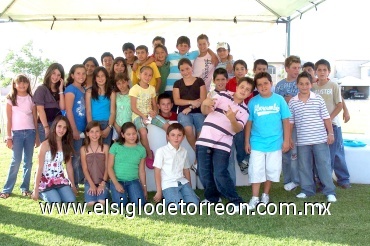 13062008
Ricardo junto a sus compañeros y amigos que lo festejaron, con motivo de su cumpleaños