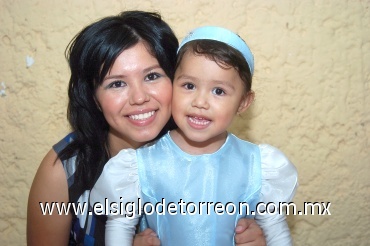 15062008

Cinthia Karina Ibarra Blanco, acompañada de su hija Ashley Nalea Ibarra Blanco.