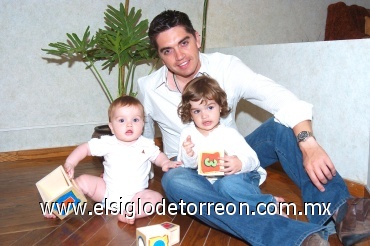 15062008
Luis Fernando Salazar Fernández, con sus hijos Emiliano y Esteban Salazar Villarreal.