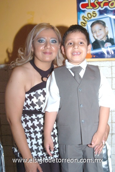 16062008
Israel Alejandro Rivas Rangel, cumplió seis añitos y su mamá Karla Inés Rangel le organizó una fiesta.