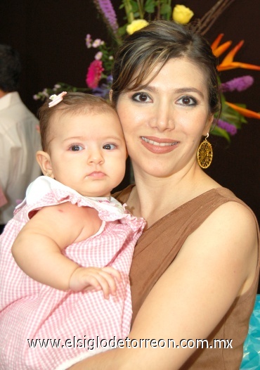 17062008
Irma Cáceres de Sánchez y su hija Astrid.