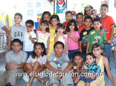 18062008
Susana Iveth García Hidrogo junto a amiguitos y primos que la acompañaron el día de su fiesta de cumpleaños