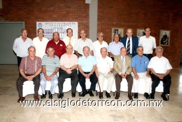 04072008
Ex Alumnos del Instituto Francés de la Laguna que cumplieron 50 años de haber egresado de la preparatoria