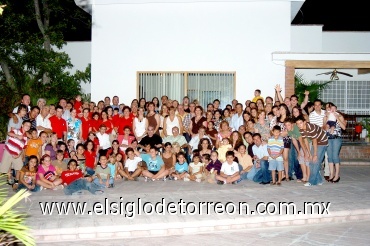 06072008
Convención de la familia del Río Jaime, en su tercera reunión anual deleitada con una cena mexicana