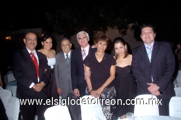 06072008
Óscar López, Dulce Contreras, Raúl Díaz, Apolo Flores, Evangelina Juárez, Elizabeth Muñoz y Óscar Rodríguez.