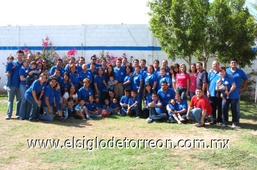 08072008
Integrantes de la familia López Romo, en su tercer convención celebrada el sábado pasado en una quinta particular.