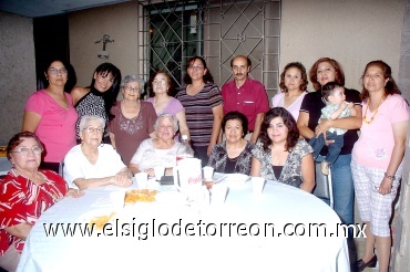 10072008
Irene Torres Vda. de Blanco cumplió 83 años de edad y fue festejada por sus hijas Adela Irene, Cecilia, Consuelo y Lourdes, nietos y familiares