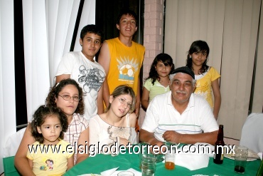 13072008
Guillermo Jiménez, Francisco Javier Gallegos, Guillermo Jiménez, Karina Lizeth Garza, Lizeth Montserrat Márquez, Lennin Marizbeth Márquez, Samantha Amador y Aracely Márquez