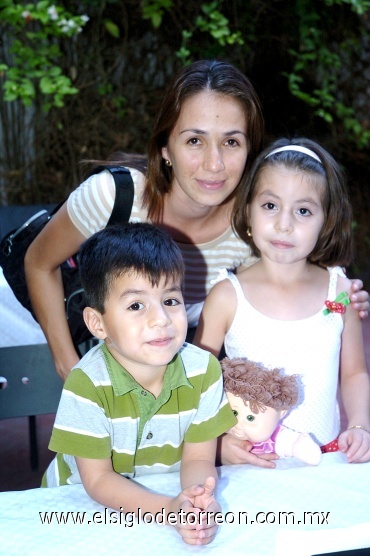 13072008
Lorena Moreno de Lozano, Valeria y Víctor Lozano