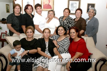 14072008
Angélica, Mague, María Elena, Lupe, Rebeca, Soledad, Yolanda, Esperanza, Lidia, Yola Aznar, Irene y el niño Jorge.