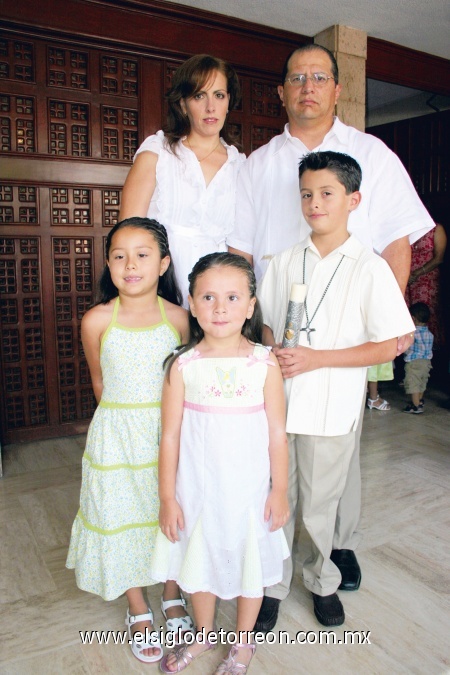 Georgina Saucedo de Manjarréz, Rogelio Manjarréz Milán, María Luisa Juárez Manjarréz, Marifer y Rogelio Manjarréz Saucedo.