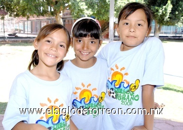 18072008
Ingrid Nairea Molina Arizmendi, Ana Paula Osorno Sarabia y Samanta Rodríguez Pérez.