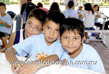 18072008
Iván Gallegos Palacios, Ángel Eduardo Sánchez Araujo y Eyeri Kain Hidrogo.