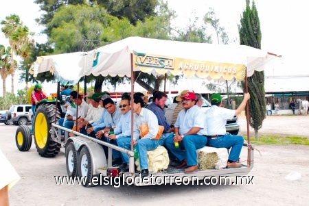 Después del recorrido fueron invitados a disfrutar de una comida.