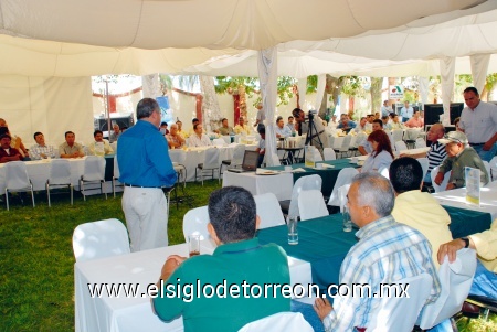 Demostración anual de forrajes
Durante el desayuno se llevaron a cabo diversas pláticas como Biotecnología del sector primario y la Producción de leche en el país, por mencionar algunas.