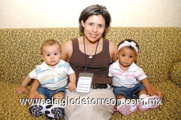 20072008
Elías y Camila Salazar Tea oriundos de Torreón, Coah., acompañados de su mamá Olga Tea de Salazar