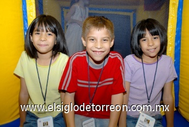 20072008
María Fernanda, Jesús Eduardo y Ana Luisa López González participaron en el Encuentro Familias de Nacimientos  Múltiples