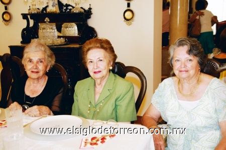 Imelda de de la Garza, Alicia de Villarreal y Conchita de Cantú.