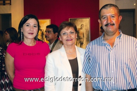 Mónica Bernal de Martínez, Claudia Máynez y Horacio Carreón.