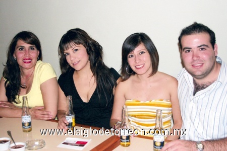 Pilar Morales, Bárbara Rendón, Chiara Carreón y Oscar García.