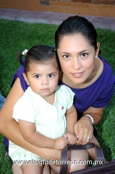 21072008
Cecilia de Castañeda y Regina Castañeda.