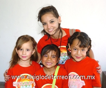 22072008
Arantza Salmón, Marisol Díaz, Raquel Díaz Flores y María Jose Bedolla.